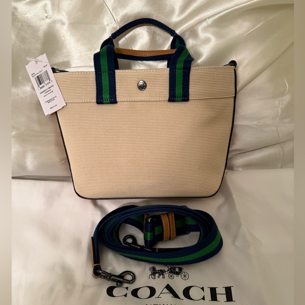 💙 Coach NWT Tan Canvas Tote Bag 20 With Coach Graphic and Wide Crossbody Strap - Picture 7 of 10